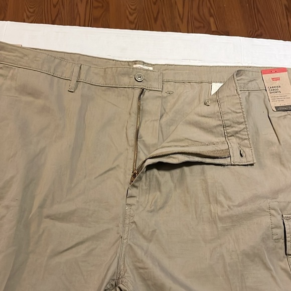 NWT-Levi’s-469 carrier cargo shorts-54-Tan-big and tall-sits below waist shorts. - Picture 9 of 16